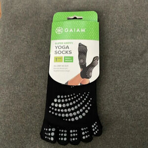 NWOT Gaiam unisex Grippy black yoga socks, men shoe size 4-9, women’s size 5-10